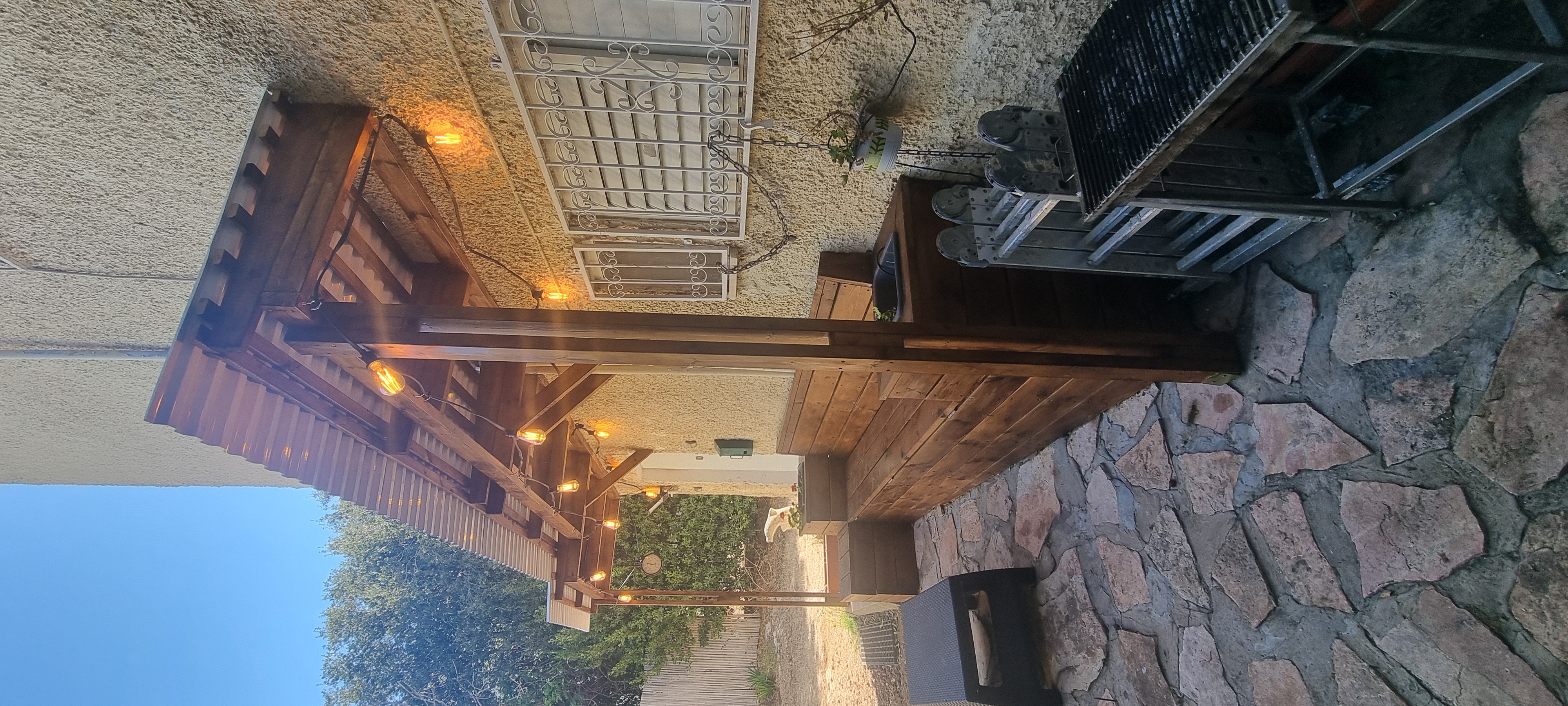 פרגולות עץ אלומניום